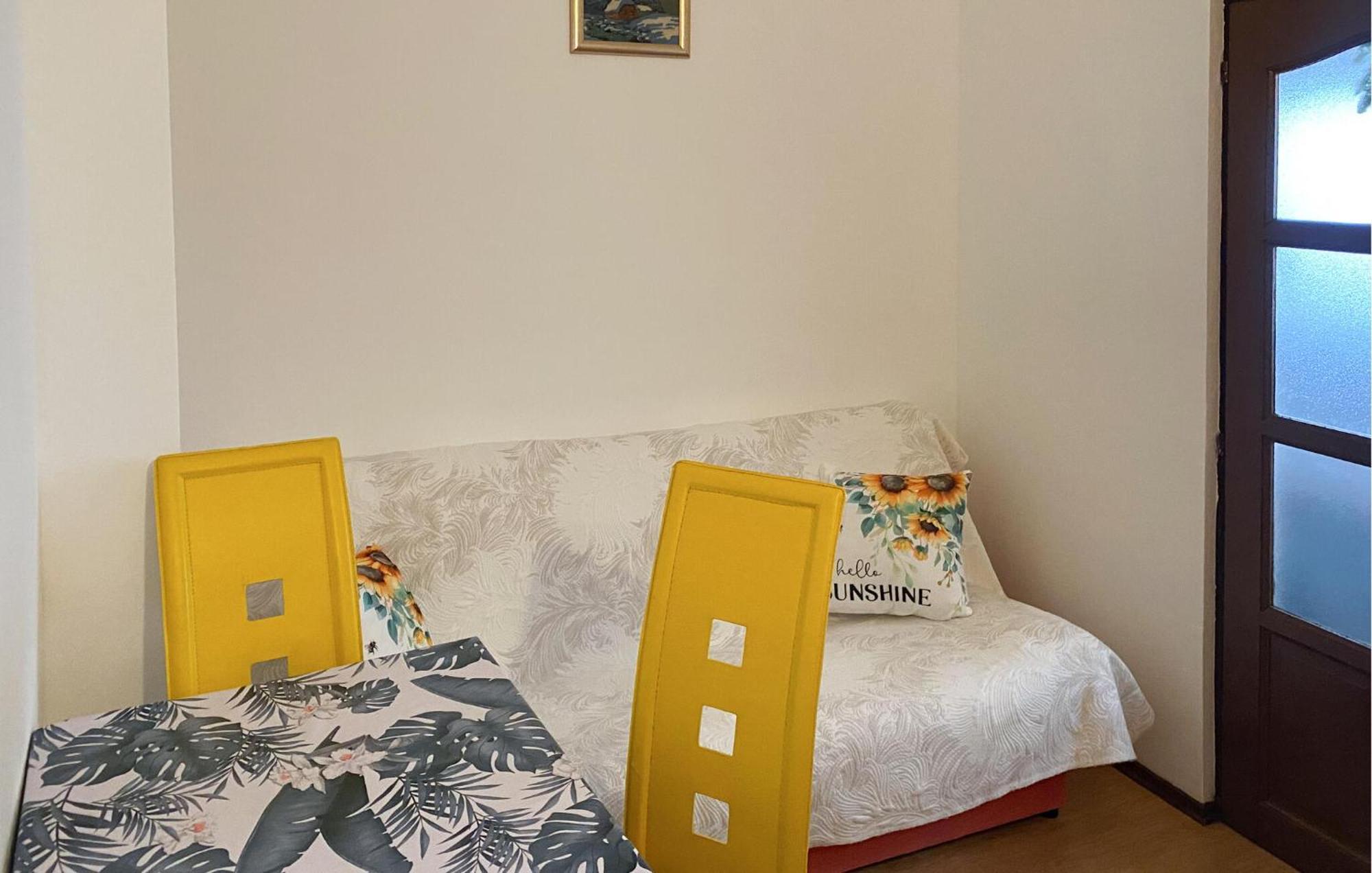 1 Bedroom Awesome Apartment In Ližnjan エクステリア 写真
